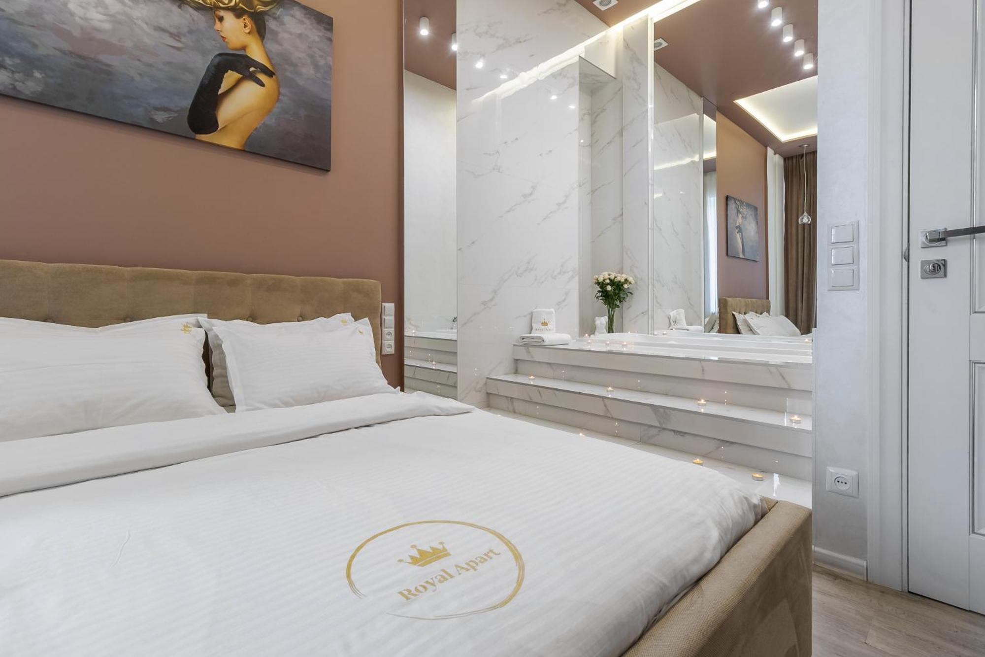 Royal Stylish Apartment In The Old City リヴィウ エクステリア 写真