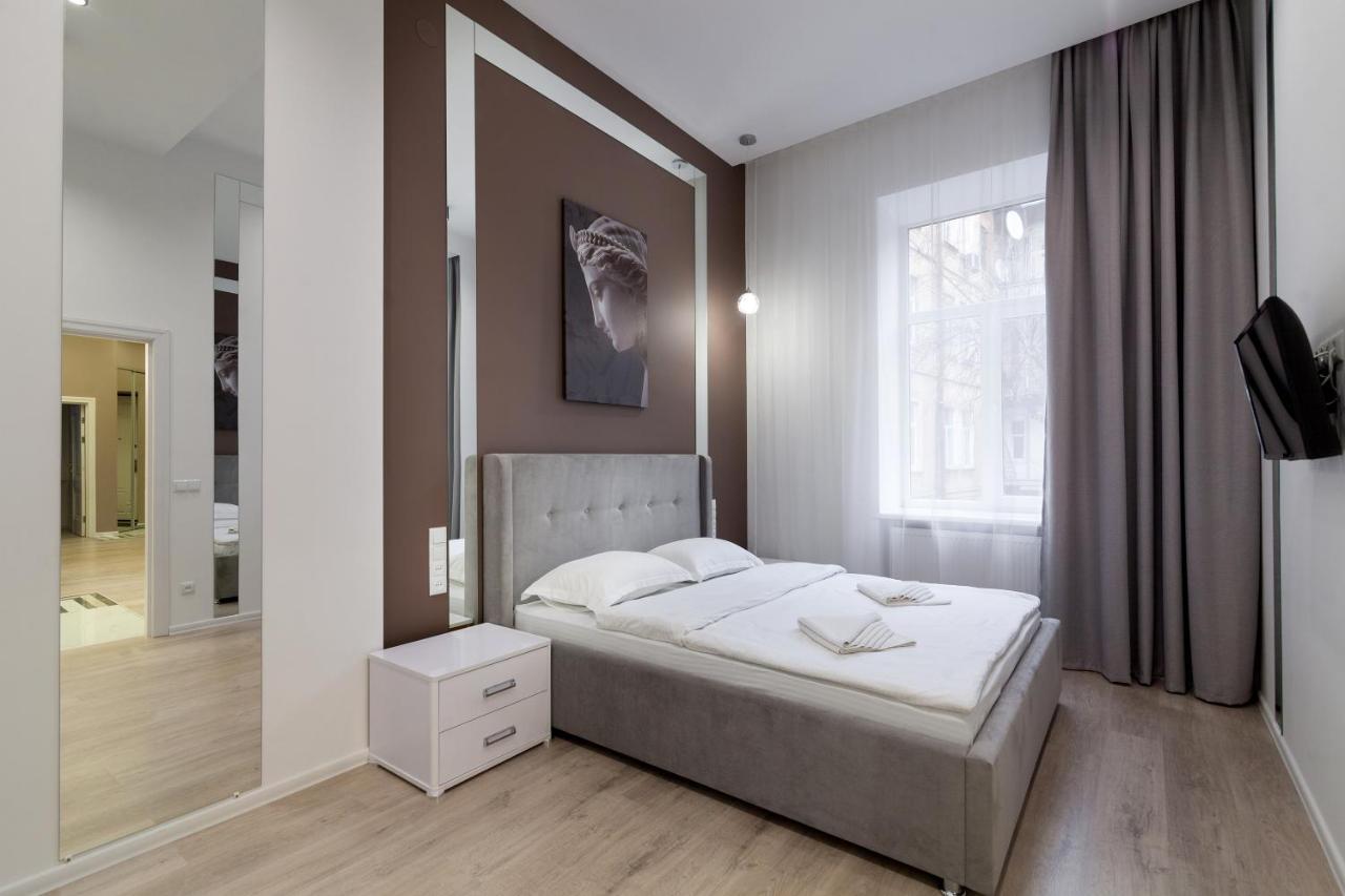 Royal Stylish Apartment In The Old City リヴィウ エクステリア 写真