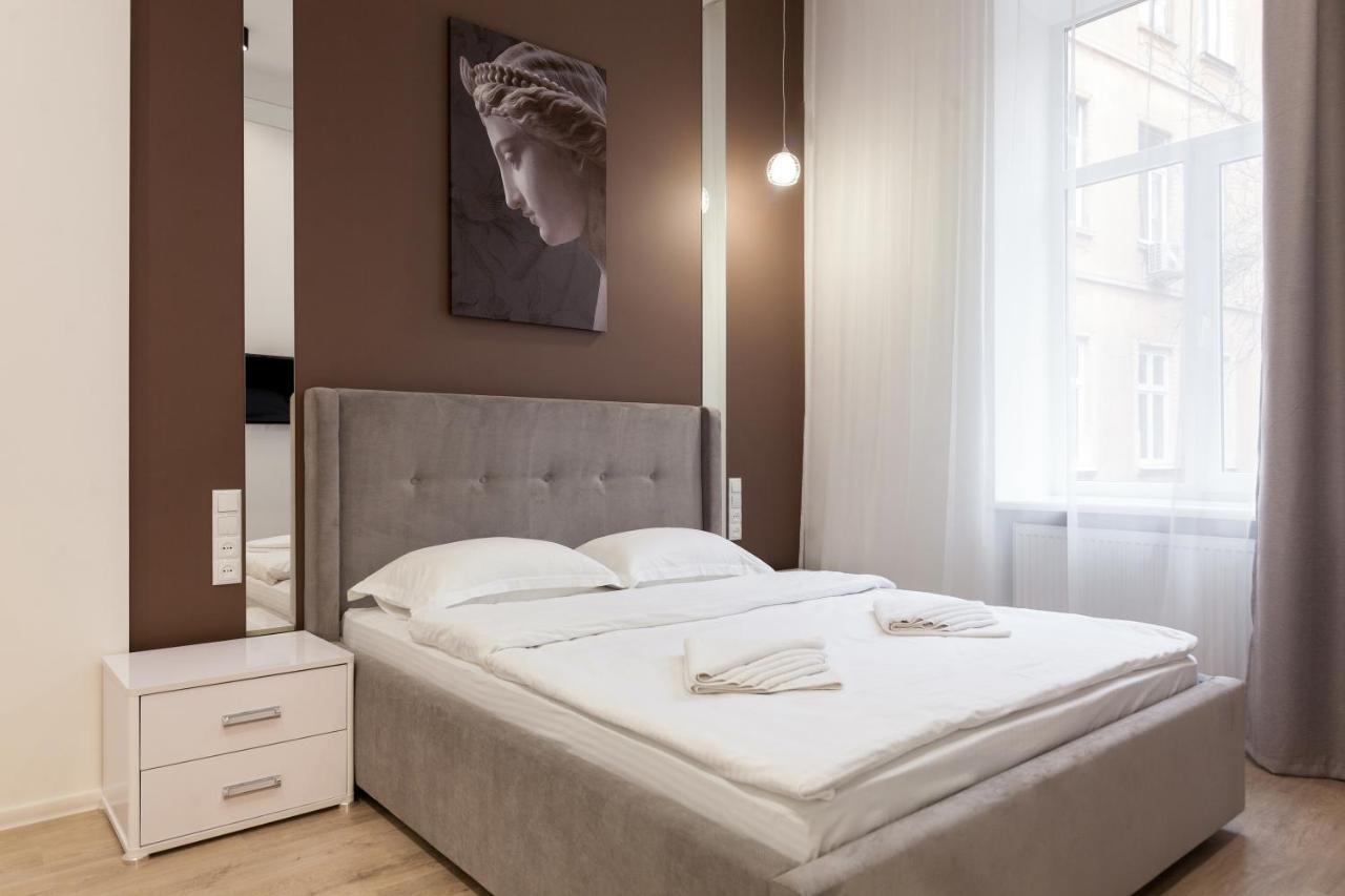 Royal Stylish Apartment In The Old City リヴィウ エクステリア 写真