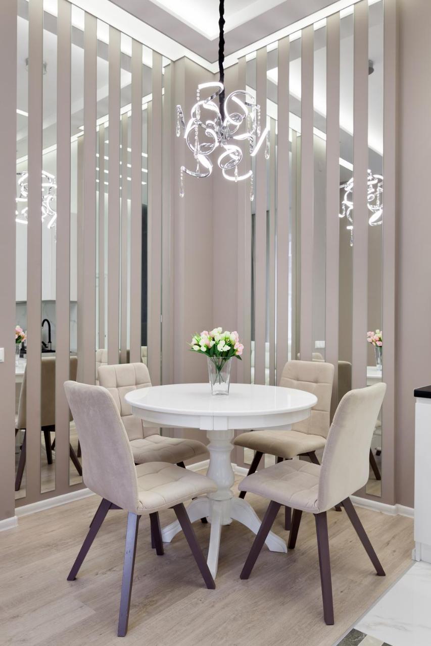 Royal Stylish Apartment In The Old City リヴィウ エクステリア 写真